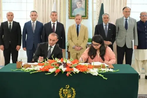 Shehbaz announces establishment of &lsquo;Asan Khidmat Markaz&rsquo; with Azerbaijan&rsquo;s support