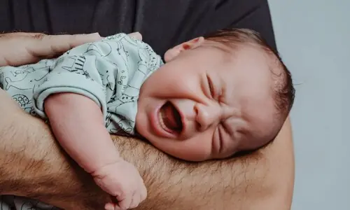 شیر خوار بچے کے رونے کی آوازیں آپ کے چہرے کے درجہ حرارت کو تبدیل کر دیتی ہیں: تحقیق