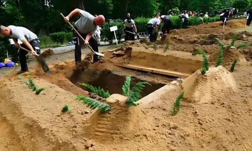 ہنگری میں قبر کھودنے کے عالمی مقابلے کا انعقاد