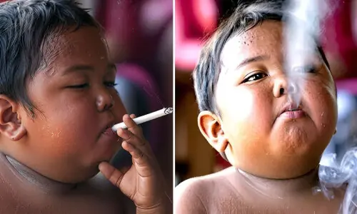 روزانہ 40 سگریٹ پھونکنے والا چین اسموکر بچہ، لت چھوٹنے کے بعد پہچانا نہ جاسکا