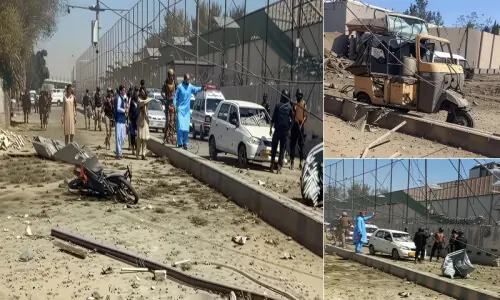 10 killed, 33 injured in blast near FC headquarters in Quetta