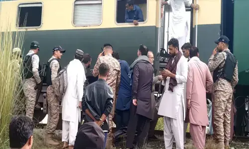 Explosion derails five carriages of Jaffer Express near Shikarpur
