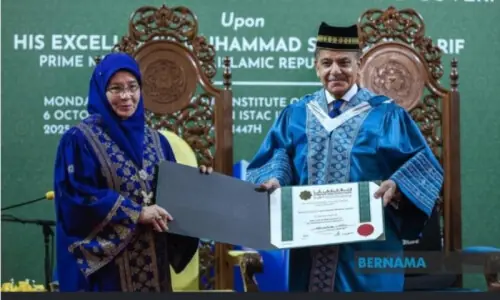 Shehbaz honoured with doctorate at IIUM; calls for academic collaboration, Muslim unity