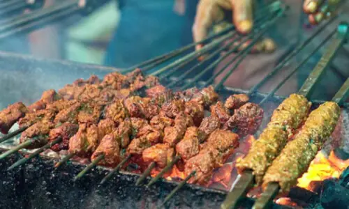 پنجاب میں کوئلے سے کھانا بنانے پر پابندی، محفوظ طریقے سے بار بی کیو کیسے بنائیں؟