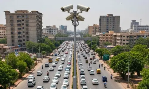 کراچی میں گاڑی کسی اور کے نام ہو تو ای چالان کسے ملے گا؟