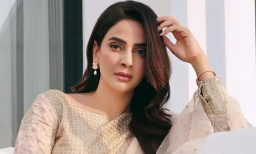 ’کراچی مخالف‘ بیان پر صبا قمر کا ناقدین کو کرارا جواب