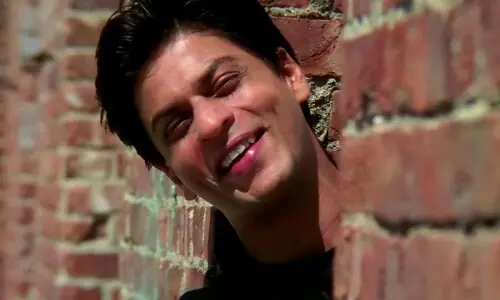 شاہ رخ خان کی سالگرہ: 60 کی عمر میں بھی جین زی کے پسندیدہ ’لَور بوائے‘ کیوں ہیں؟