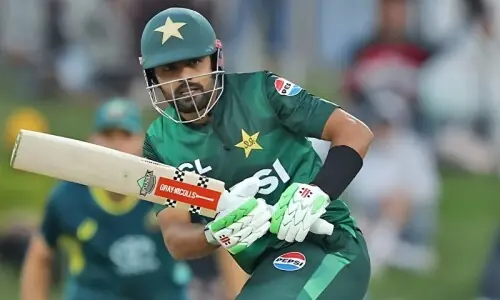 بابر اعظم پہلے ون ڈے میں کتنے لیجنڈ کرکٹرز کو پیچھے چھوڑ سکتے ہیں؟ بابر اعظم پہلے ون ڈے میں کتنے لیجنڈ کرکٹرز کو پیچھے چھوڑ سکتے ہیں؟