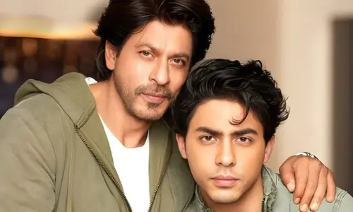 آریان خان کا بڑی اسکرین پر ڈیبیو، والد شاہ رخ خان کے ساتھ کام کرنے کا منصوبہ آریان خان کا بڑی اسکرین پر ڈیبیو، والد شاہ رخ خان کے ساتھ کام کرنے کا منصوبہ