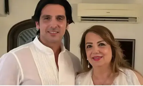 سوزین خان اور زید خان کی والدہ 81 برس کی عمر میں انتقال کر گئیں سوزین خان اور زید خان کی والدہ 81 برس کی عمر میں انتقال کر گئیں