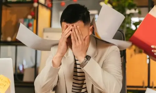 کمپنی نے بیماری کی چھٹی کے دوران چہل قدمی کرتا پاکر ملازم کو نوکری سے نکال دیا