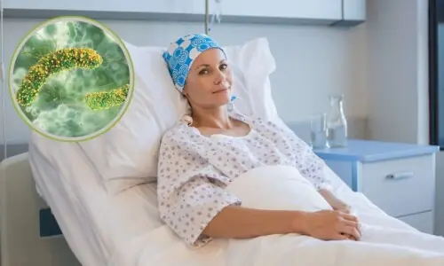 سائنس دانوں نے کینسر کو مارنے کے لیے زندہ جراثیموں کو دوا بنا لیا