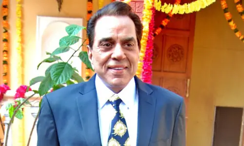 دھرمیندر اسپتال سے ڈسچارج ہوگئے، اہل خانہ کی تصدیق