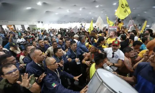 برازیل میں ’کوپ 30‘ کے دوران احتجاج، عوام کی سیکیورٹی اہلکاروں سے جھڑپیں