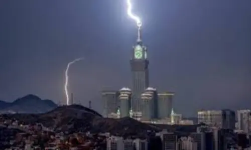 مدینہ سمیت سعودی عرب بھر میں شدید بارشیں، سیلاب کا الرٹ جاری