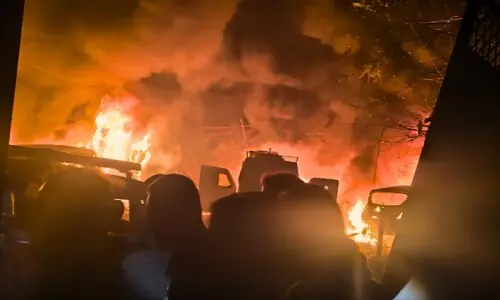 مقبوضہ کشمیر کے پولیس اسٹیشن میں دھماکا، 9 افراد ہلاک اور 30 سے زائد زخمی