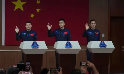 چینی اسپیس اسٹیشن پر خلائی جہاز خراب، آخر ہوا کیا؟