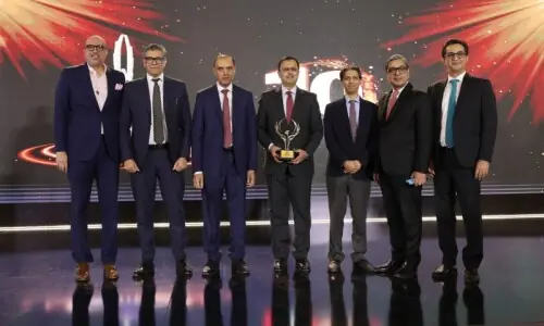 فیصل بینک نے پاکستان بینکنگ ایوارڈز میں بہترین بینک (مڈ سائزڈ) کا ایوارڈ جیت لیا