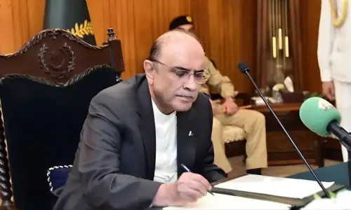 صدر مملکت کے دستخط؛ آرمی، ایئر فورس اور نیوی ترمیمی بل آئین میں شامل