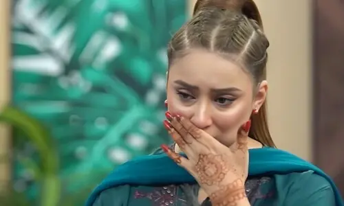 سوشل میڈیا کے طعنوں نے نبیہہ خان کو رلادیا سوشل میڈیا کے طعنوں نے نبیہہ خان کو رلادیا