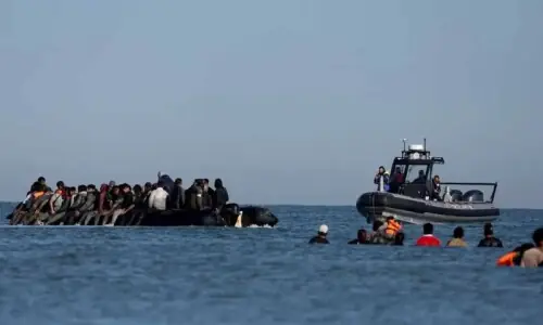 لیبیا میں تارکین وطن کی دو کشتیاں الٹ گئیں، 4 افراد ہلاک