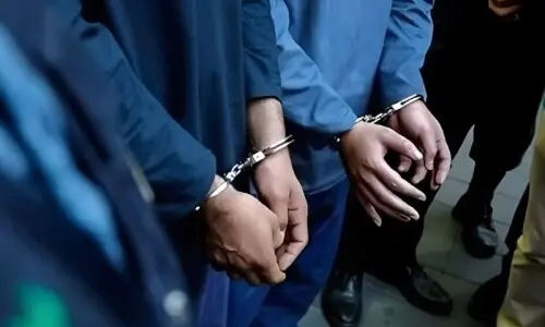 پشاور: نجی ہوٹل سے غیر قانونی طور پر مقیم 5 افغان باشندے گرفتار