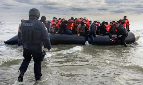 برطانوی اخبار کی غیر قانونی تارکین وطن سے متعلق پاکستانی مؤقف کی تائید