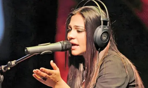 گلوکاری سے پہلے گھر میں فاقے تھے، اب معاوضہ لاکھوں میں لیتی ہوں: صنم ماروی گلوکاری سے پہلے گھر میں فاقے تھے، اب معاوضہ لاکھوں میں لیتی ہوں: صنم ماروی