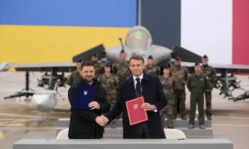 یوکرین اور فرانس کے درمیان 100 رافیل طیاروں کے معاہدے پر دستخط