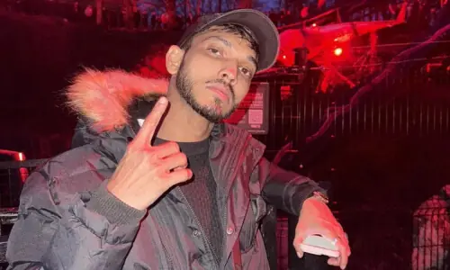 ’دوبارہ یہی کروں گا‘: بھارتی پرچم لہرانے پر طلحہٰ انجم کا ناقدین کو جواب ’دوبارہ یہی کروں گا‘: بھارتی پرچم لہرانے پر طلحہٰ انجم کا ناقدین کو جواب