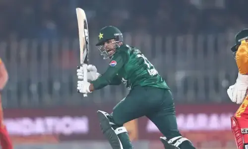 Pakistan beat Zimbabwe by 5 wickets in Tri-Nation T20 opener