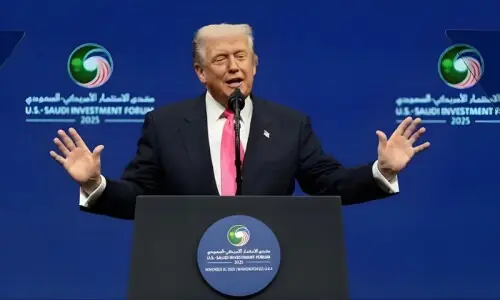 ’ایٹمی دھول امریکا میں نہیں چاہتا تھا، 350 فیصد ٹیرف کی دھمکی سے پاک بھارت جنگ رکوائی‘: ٹرمپ ’ایٹمی دھول امریکا میں نہیں چاہتا تھا، 350 فیصد ٹیرف کی دھمکی سے پاک بھارت جنگ رکوائی‘: ٹرمپ