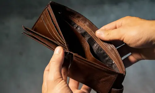 تنخواہ میں تاخیر کو ’صبر کی مشق‘ قرار دینے پر انٹرنیٹ صارفین کا دلچسپ ردعمل