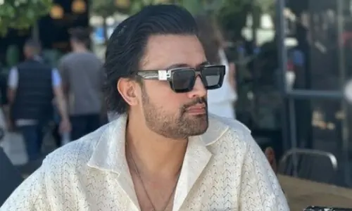 انٹرویو کے لیے بھاری فیس کے الزامات، عاطف اسلم کا مؤقف آگیا