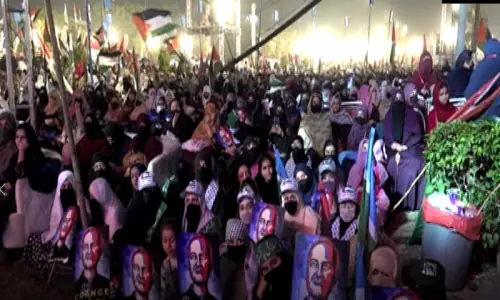 JI draws massive crowd at Minar-e-Pakistan rally as leaders call for &lsquo;system change&rsquo;