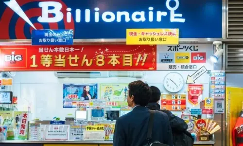 جاپان: 1 ارب کی لاٹری جیتنے والے شخص نے بیوی سے چُھپ کر کروڑوں اُڑا دیے