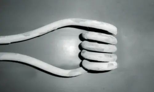 ہیٹنگ راڈ پر جمی سفید تہہ صاف کرنے کے مختلف طریقے، اُسے کھرچیں نہیں