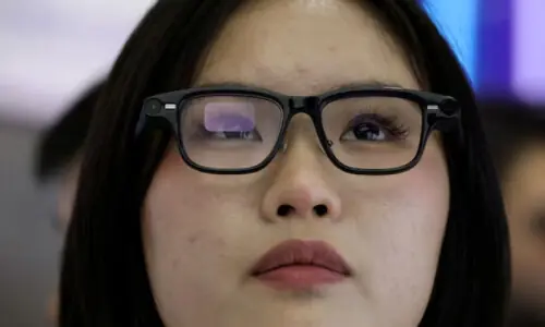 Alibaba starts selling Quark AI glasses in China