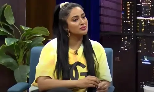 متھیرا نے ریمپ واک پر تنقید کرنے والوں کو ’ذہنی مریض‘ کہہ دیا متھیرا نے ریمپ واک پر تنقید کرنے والوں کو ’ذہنی مریض‘ کہہ دیا