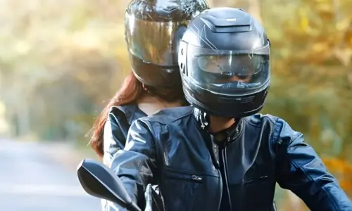 سردیوں میں موٹر سائیکل پر سفر مشکل؟ سرد ہواؤں سے بچنے کے دلچسپ طریقے سردیوں میں موٹر سائیکل پر سفر مشکل؟ سرد ہواؤں سے بچنے کے دلچسپ طریقے