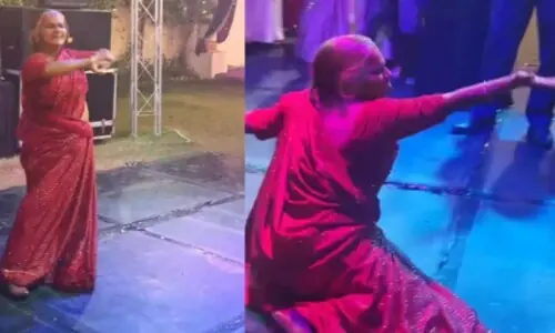 عمر رسیدہ خاتون کا شادی میں رقص اور قلابازی، دیکھنے والوں کے منہ کھلے رہ گئے عمر رسیدہ خاتون کا شادی میں رقص اور قلابازی، دیکھنے والوں کے منہ کھلے رہ گئے