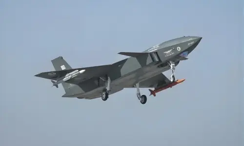 ترکیہ کے بغیر پائلٹ والے ’لڑاکا طیارے‘ نے پہلی بار فضائی ہدف تباہ کرکے تاریخ رقم کردی