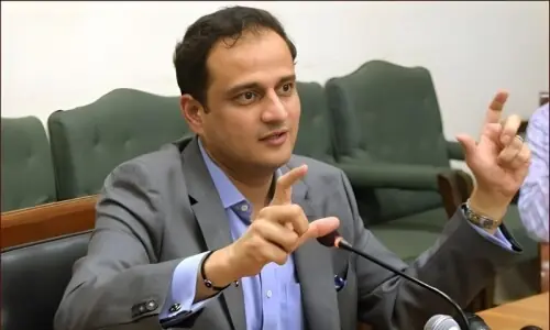 سی سی ٹی وی دیکھ کر معلوم کریں گے گٹر کا ڈھکن کب سے غائب تھا: میئر کراچی