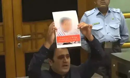 Sindh Assembly erupts in protest over child&rsquo;s death in open manhole