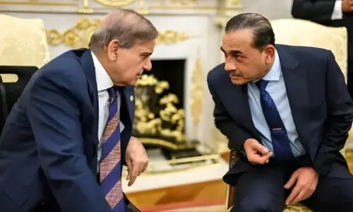 چیف آف ڈیفنس فورسز کے نوٹیفکیشن میں رکاوٹ تکنیکی یا سیاسی؟