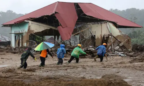 Southeast Asia storm deaths near 800 as scale of disaster revealed