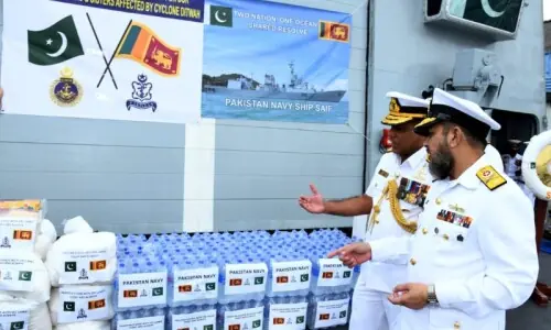 سری لنکا کے سیلاب متاثرین کی مدد: بھارت پاکستان کی امدادی سرگرمیوں میں مشکلات کھڑی کرنے لگا