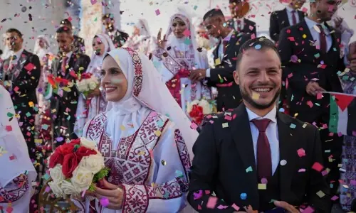 غزہ میں جنگی تباہ کاریوں کے درمیان 54 جوڑوں کی اجتماعی شادی