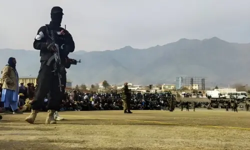 افغانستان: خاندان کے قتل کا قصاص، 13 سالہ بچے کے ہاتھوں مجرم کو سرعام سزائے موت