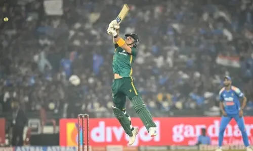 دوسرا ون ڈے: کوہلی کی سنچری رائیگاں: بھارت کو 4 وکٹوں سے شکست